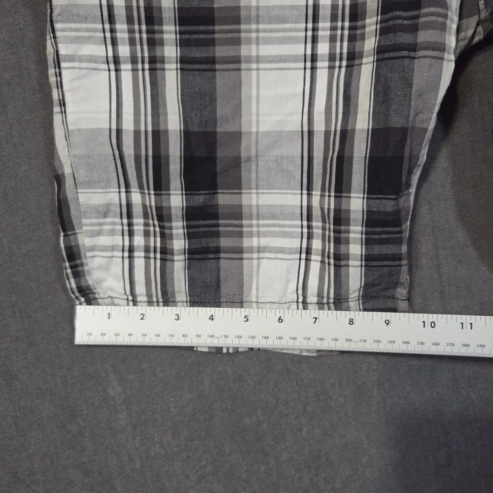 Axist Plaid Shorts Mens 32 Black White Gray Flat Front Cotton Casual